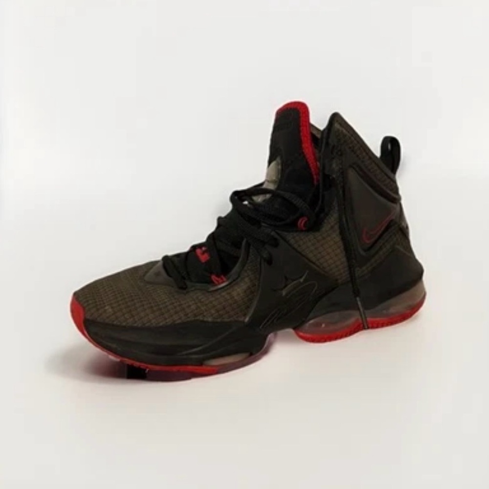 Nike Boys LeBron 19 XIX Bred GS DD0418-011 Black Red Basketball Shoes Size 6.5Y